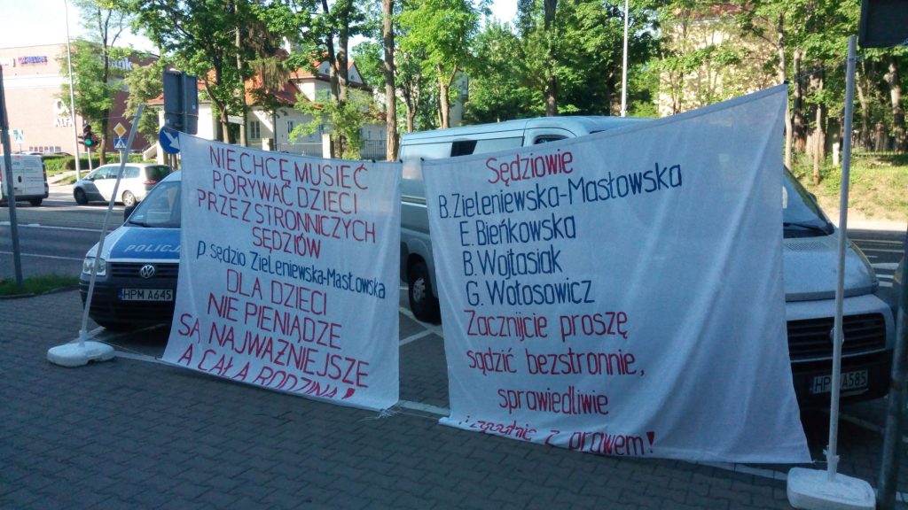 Protest przed Sądem Apelacyjnym w Białymstoku